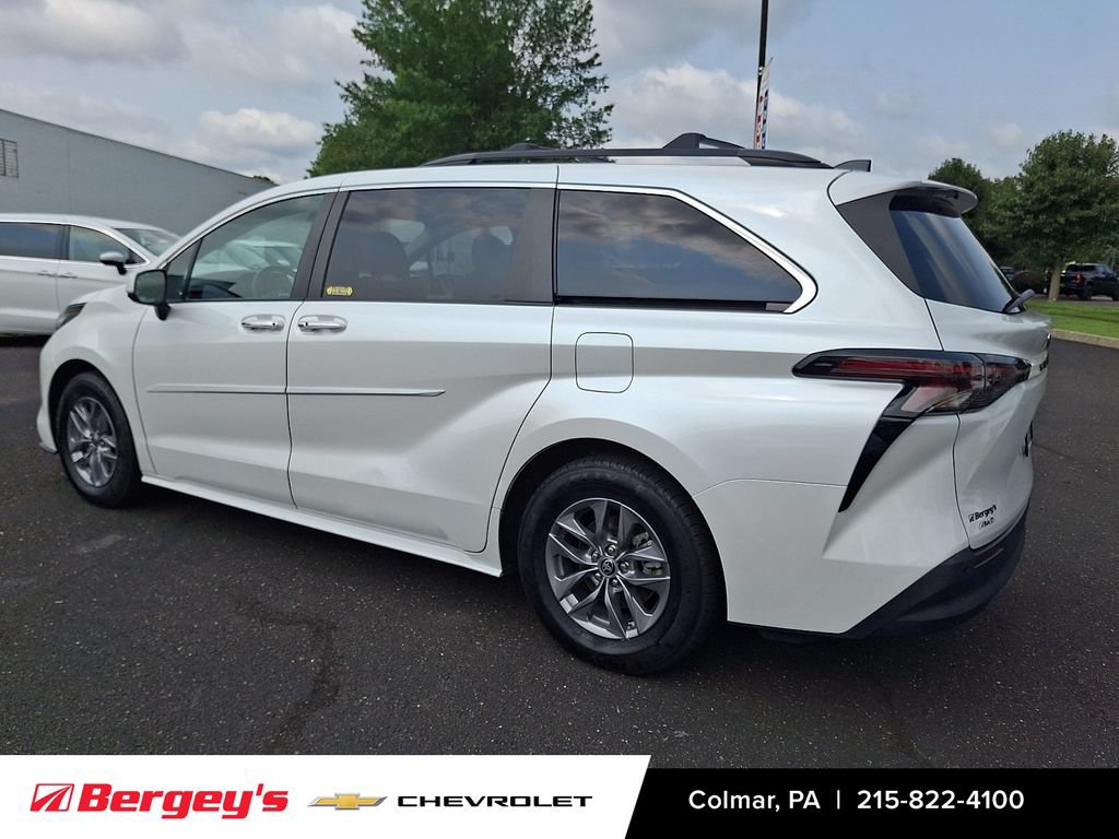 Used 2023 Toyota Sienna XLE AWD/4WD image 8