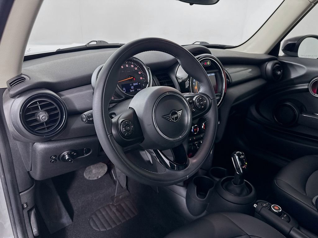 Used 2021 MINI Cooper 2-Door Hardtop w/ Storage Package image 9