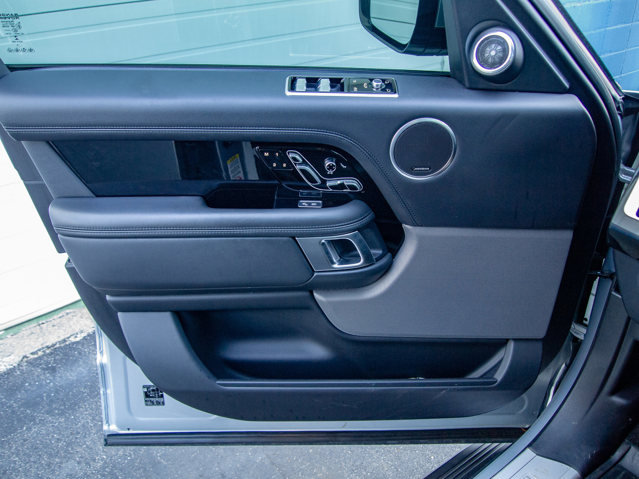 Used 2020 Land Rover Range Rover HSE image 11