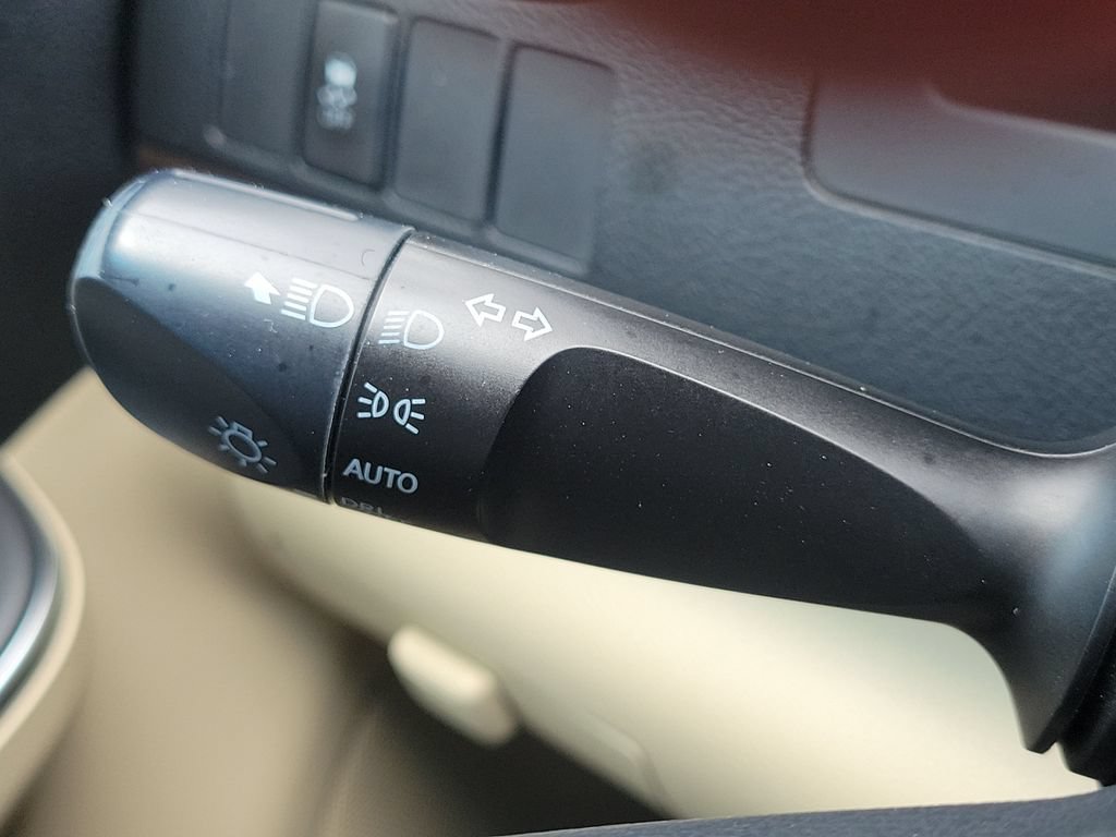 Used 2017 Toyota Camry XLE FWD image 11