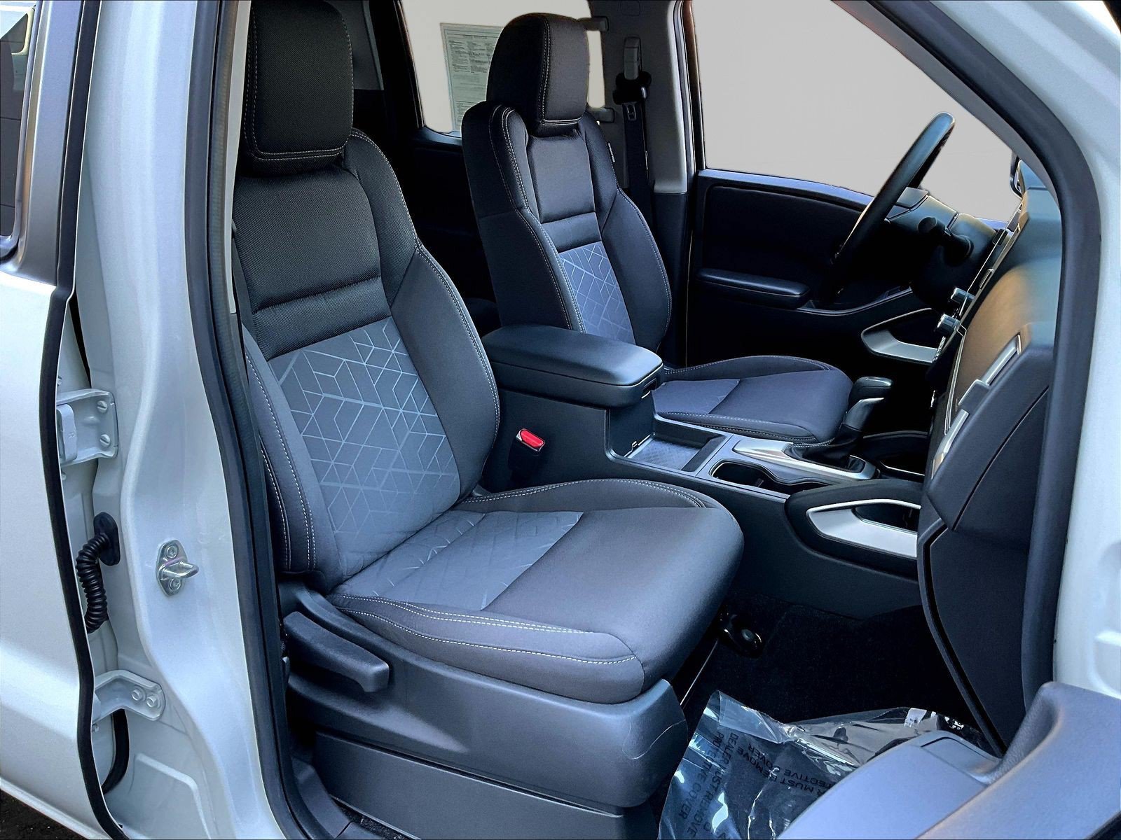 Used 2025 Nissan Frontier SV AWD/4WD image 29