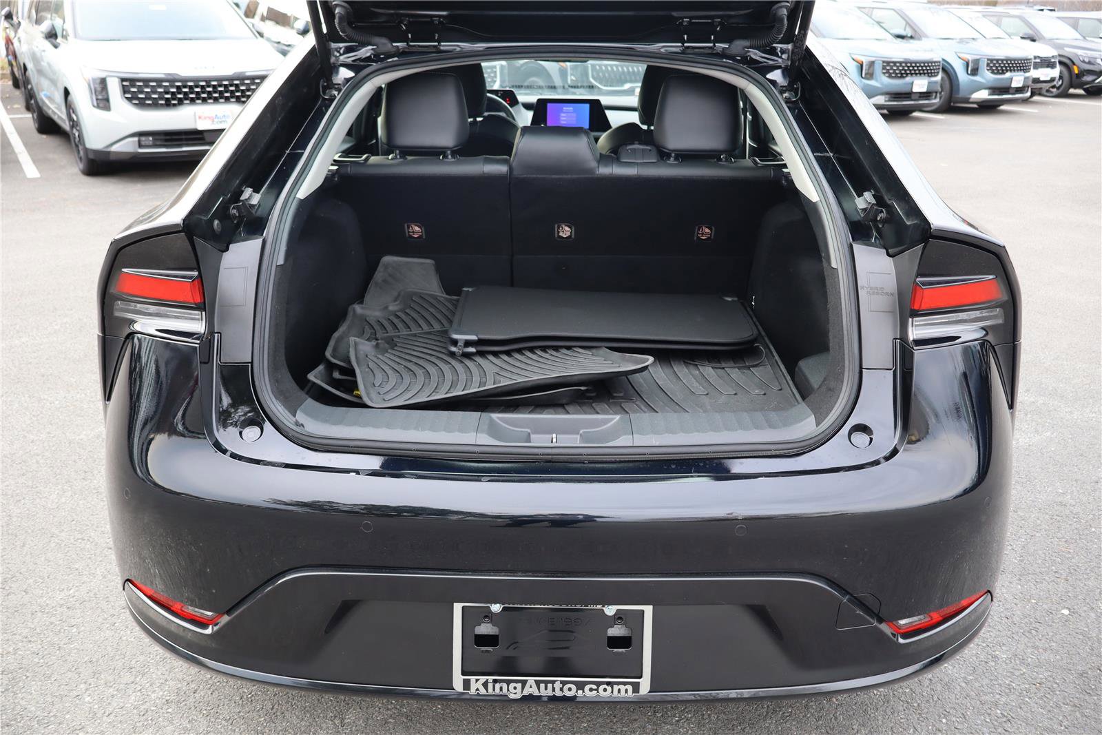 Used 2023 Toyota Prius XLE image 5