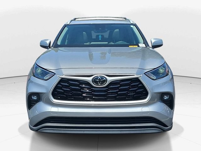 Used 2023 Toyota Highlander XLE FWD image 10
