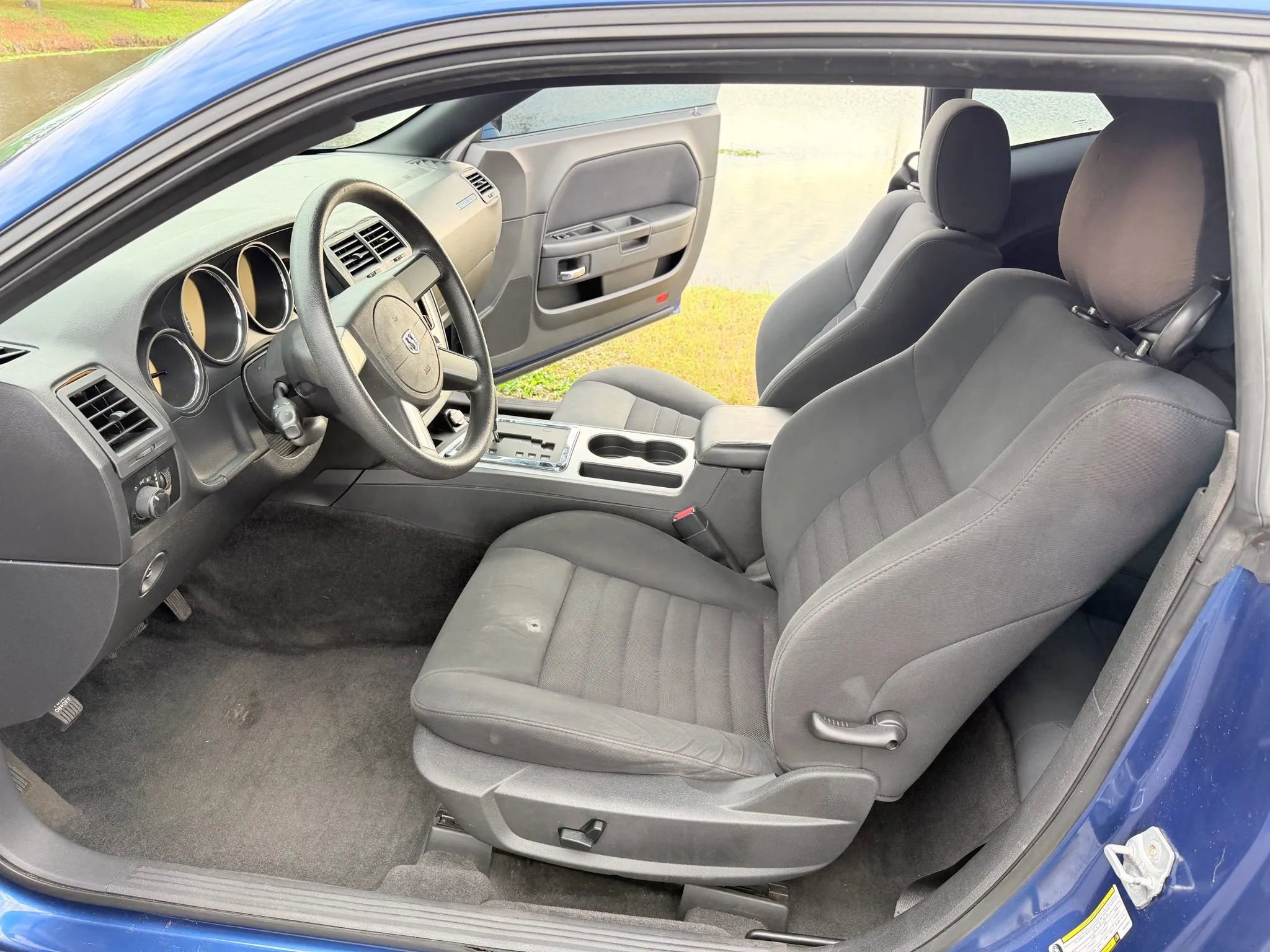 Used 2010 Dodge Challenger SE image 11