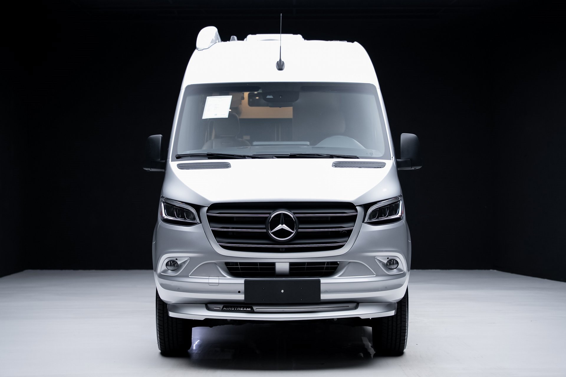Used 2022 Mercedes-Benz Sprinter 144 Cargo image 7