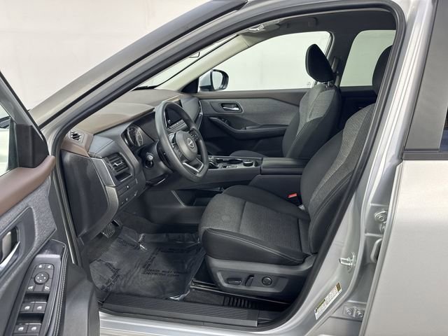 Used 2023 Nissan Rogue SV image 4