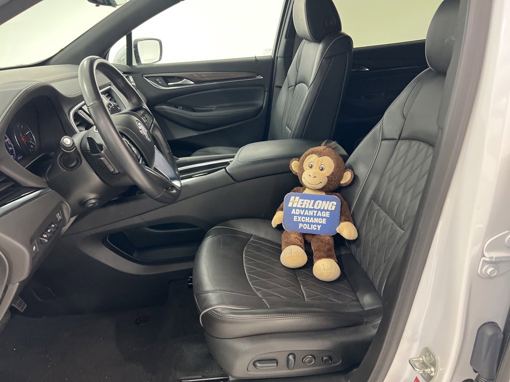 Used 2024 Buick Enclave Avenir w/ Avenir Technology Package image 16