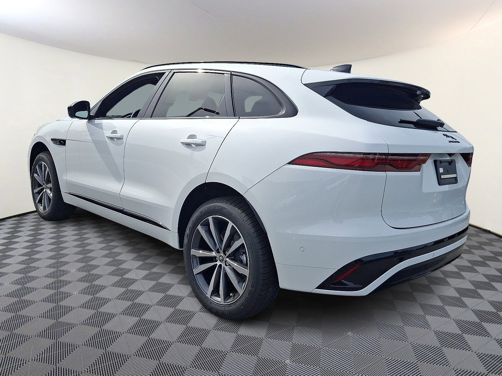 New 2026 Jaguar F-PACE R-Dynamic S image 2