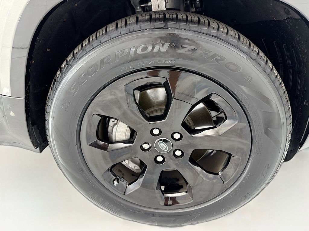 Used 2024 Land Rover Defender 110 X-Dynamic SE AWD/4WD image 31