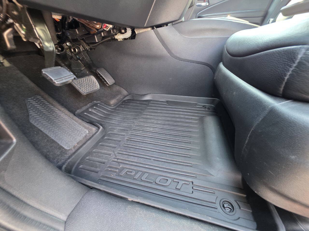 Used 2021 Honda Pilot Touring image 14
