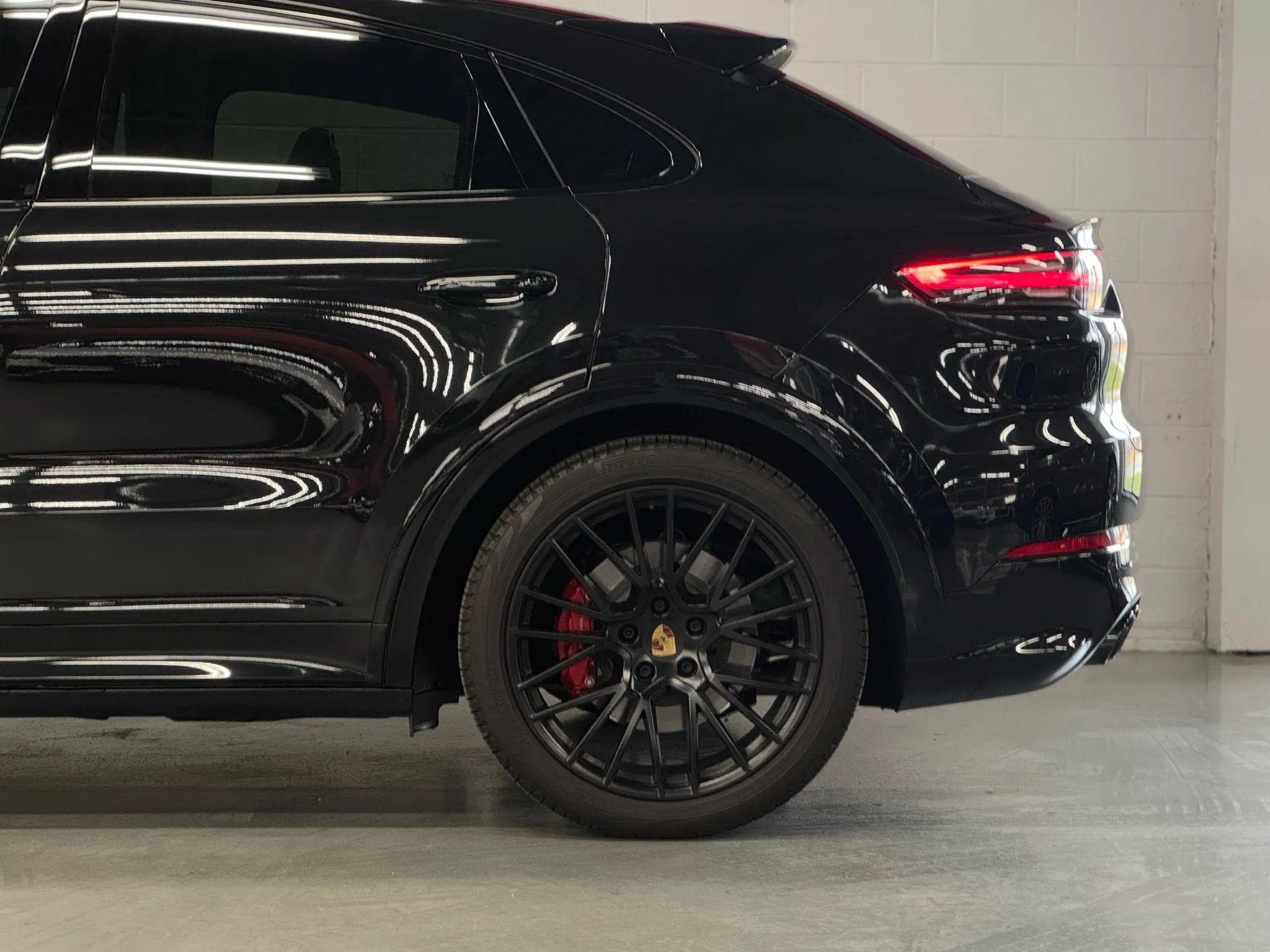 Used 2023 Porsche Cayenne GTS AWD/4WD image 4