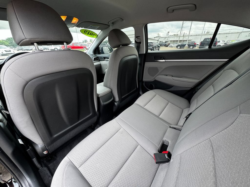 Used 2019 Hyundai Elantra SE FWD image 21