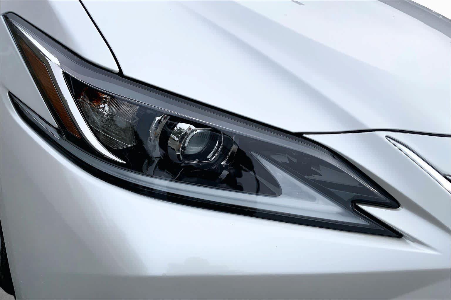 Certified 2024 Lexus ES 350 w/ Premium Package FWD image 28
