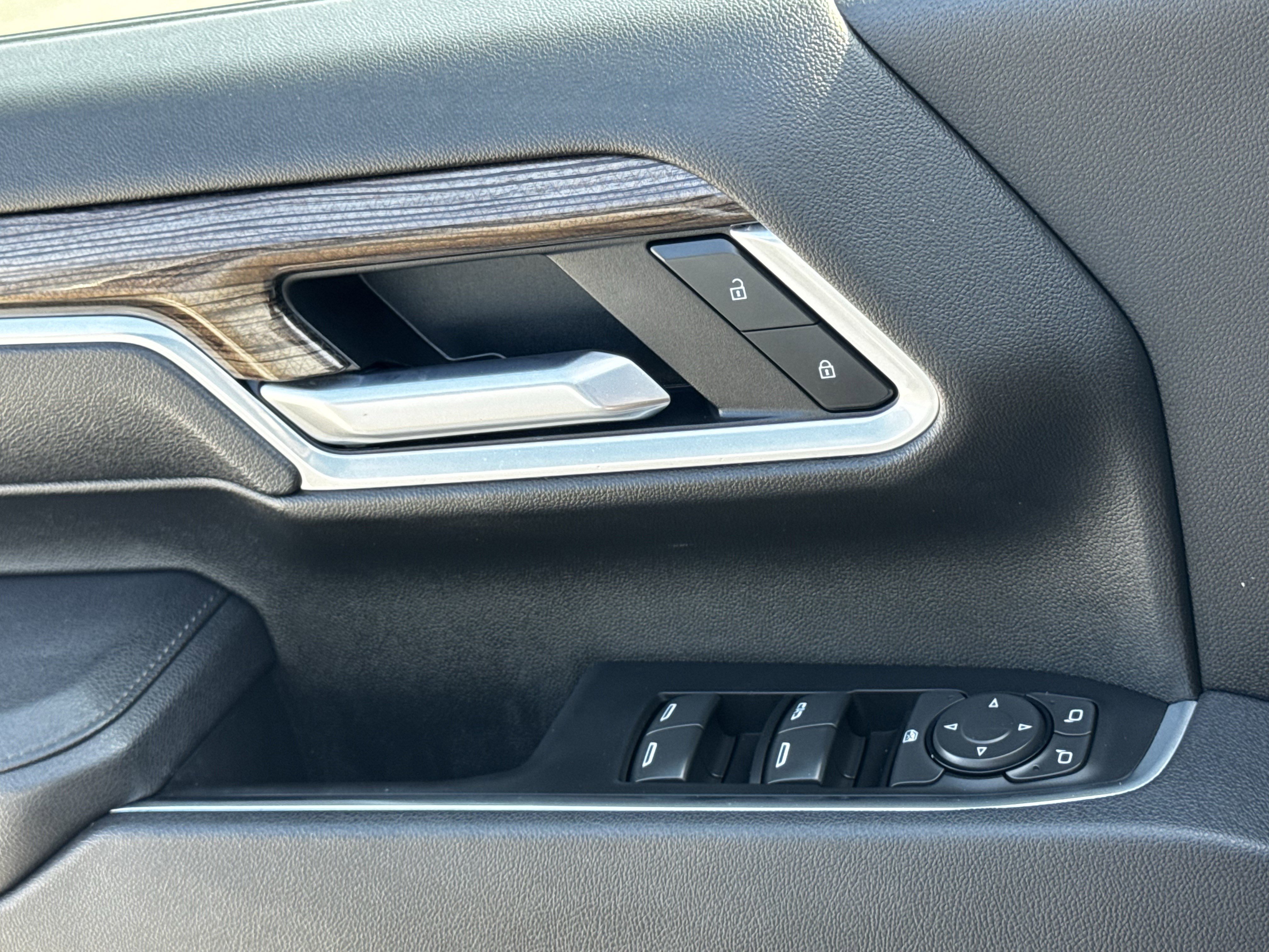 Used 2025 Chevrolet Silverado 2500 LT w/ Convenience Package image 27