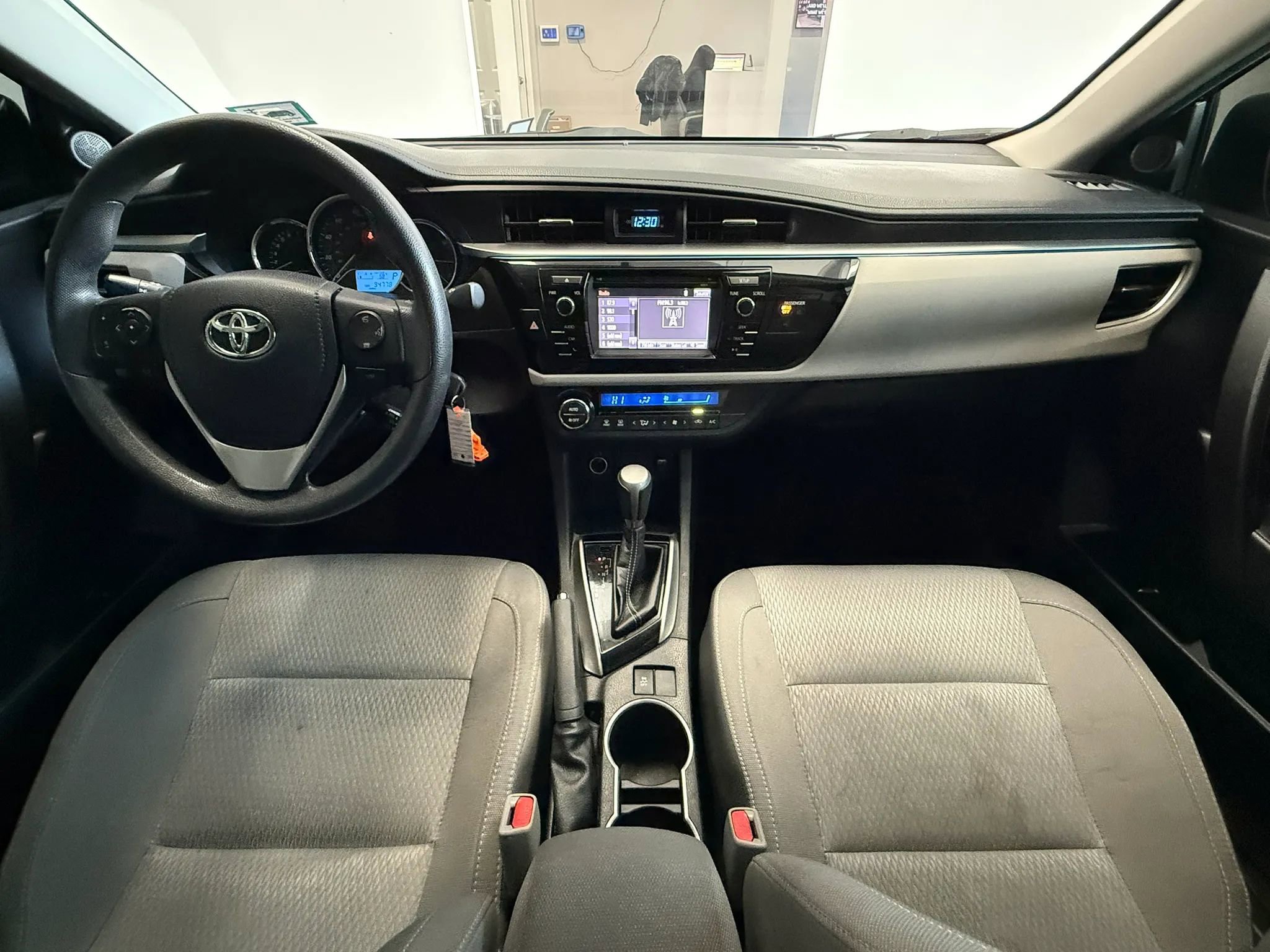 Used 2016 Toyota Corolla LE FWD image 18