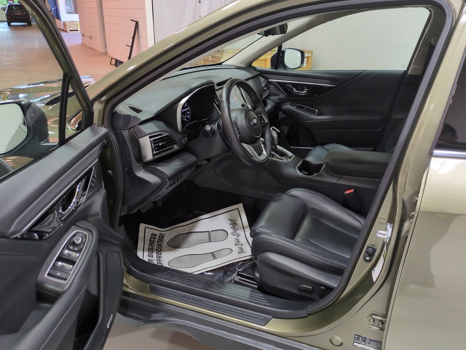 Certified 2025 Subaru Outback Touring XT AWD/4WD image 17