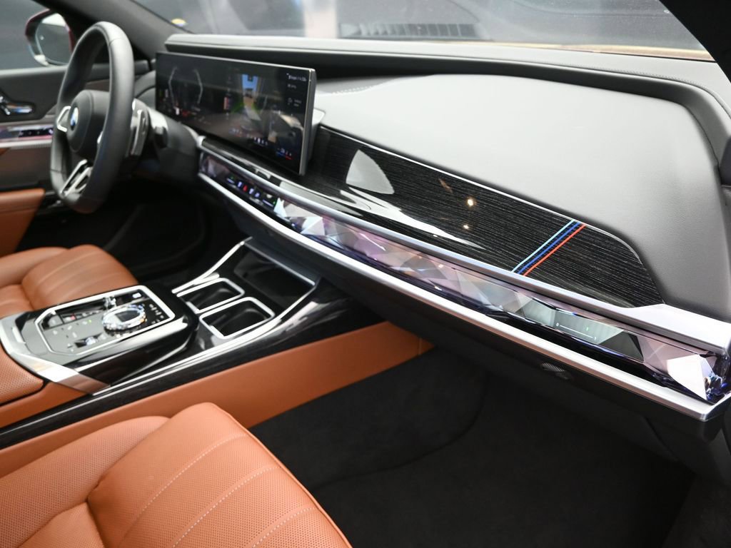 Certified 2025 BMW 740i image 24