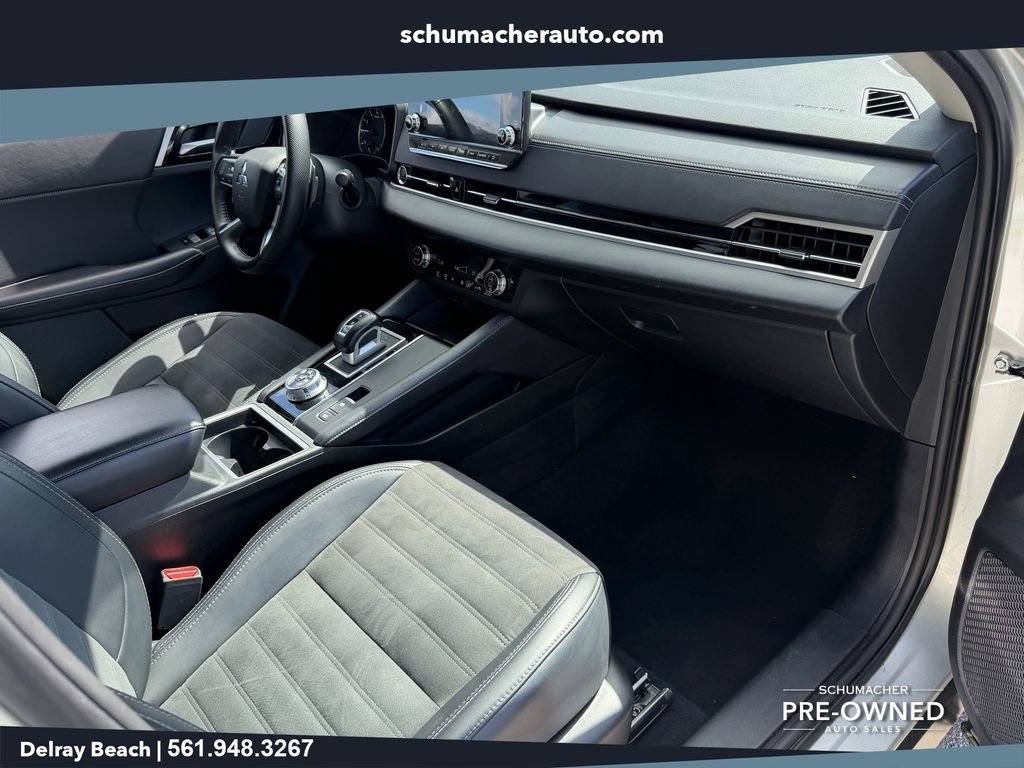 Used 2024 Mitsubishi Outlander FWD image 17