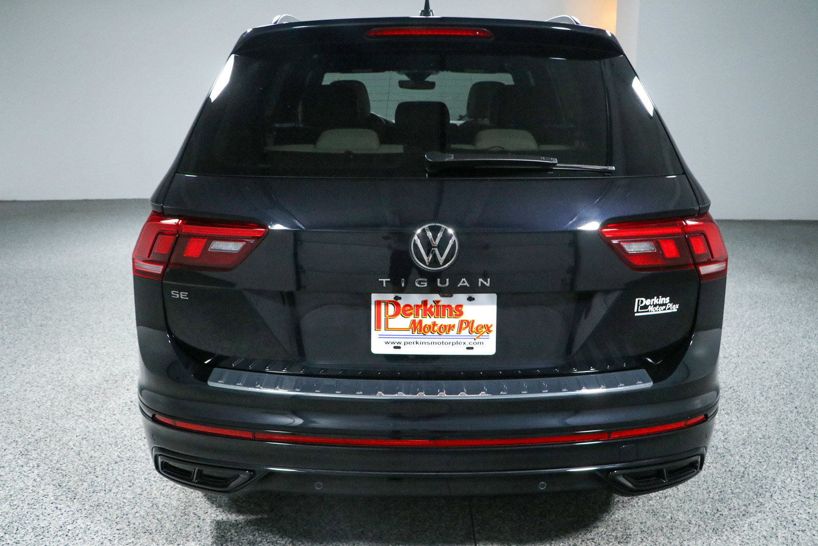 Used 2023 Volkswagen Tiguan SE R-Line FWD image 8