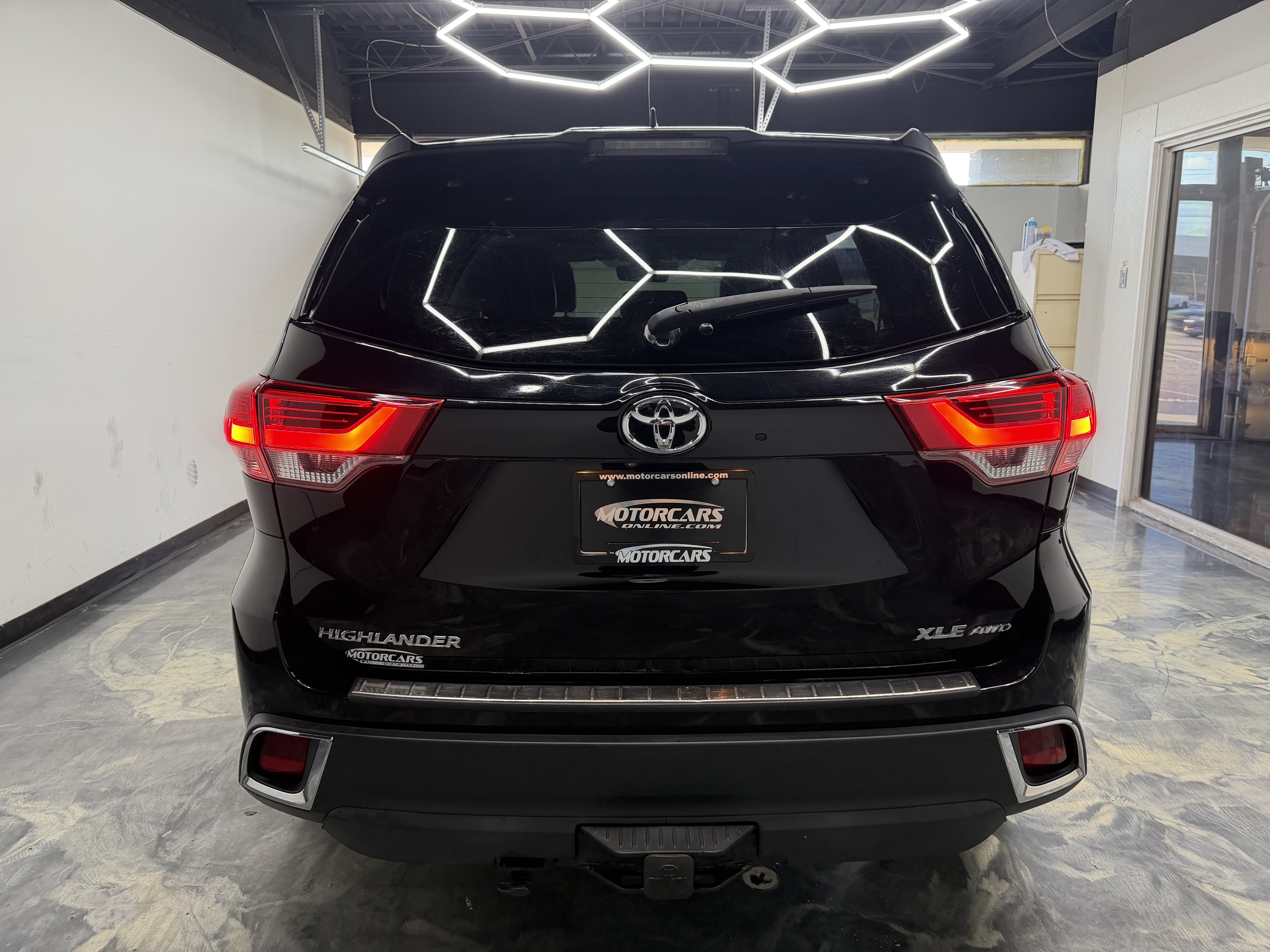 Used 2017 Toyota Highlander XLE AWD/4WD image 9