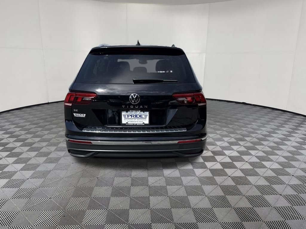 Used 2023 Volkswagen Tiguan SE w/ Panoramic Sunroof Package FWD image 6
