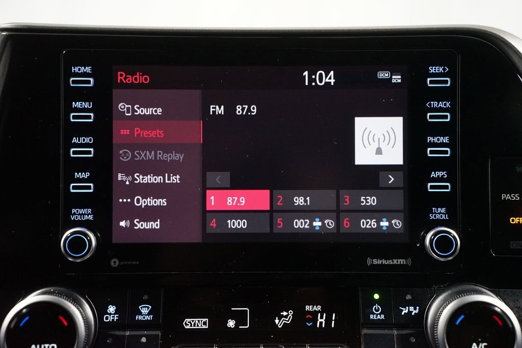 Used 2021 Toyota Highlander L image 17