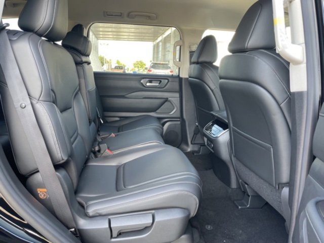 New 2025 Nissan Armada SV image 15