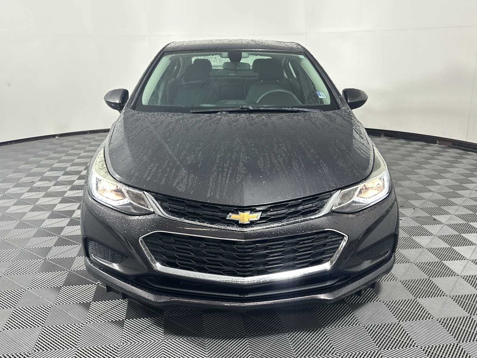 Used 2017 Chevrolet Cruze LT w/ Convenience Package FWD image 2