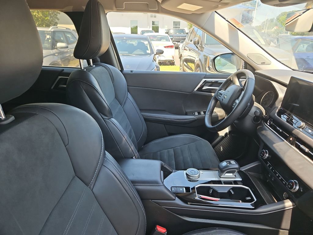 Used 2025 Mitsubishi Outlander SE AWD/4WD image 10