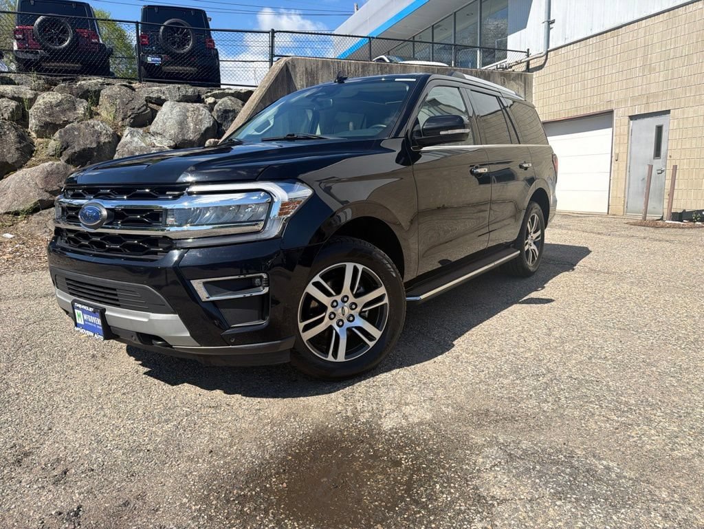 Used 2023 Ford Expedition Limited AWD/4WD image 2