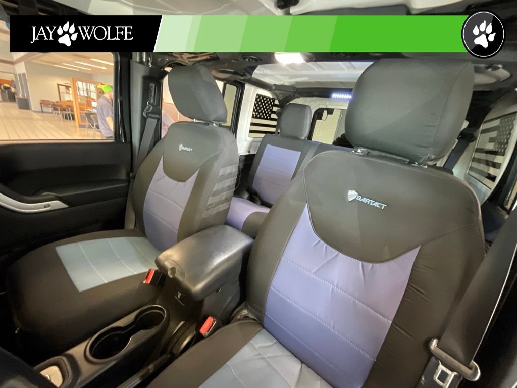 Used 2014 Jeep Wrangler Unlimited Rubicon w/ Connectivity Group AWD/4WD image 11