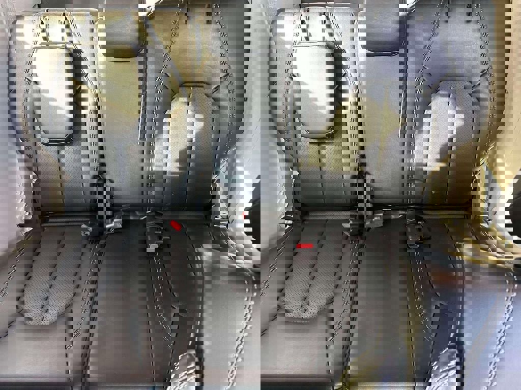 Used 2023 Chrysler Pacifica Touring-L image 11