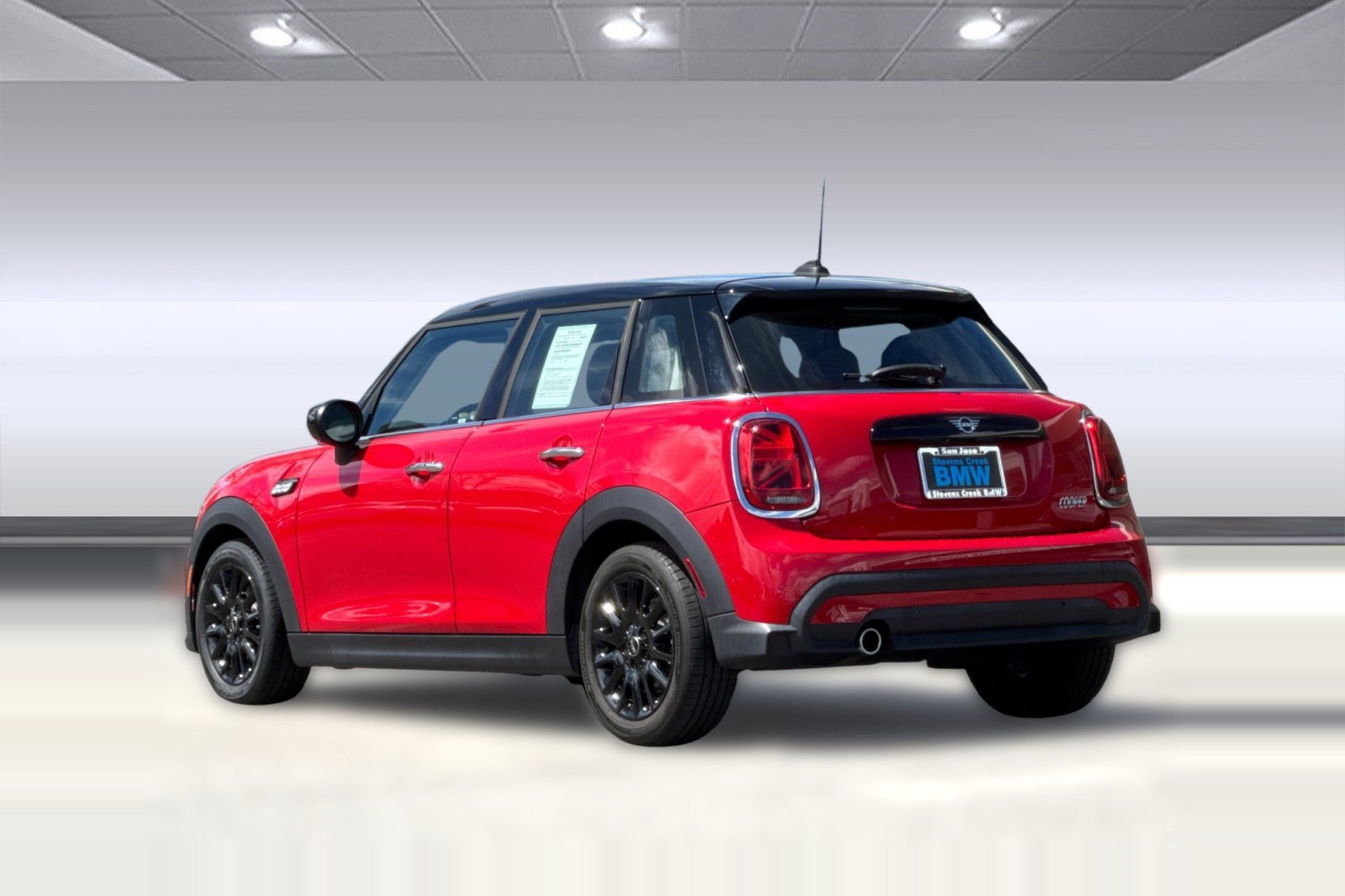 Used 2023 MINI Cooper 4-Door Hardtop image 3