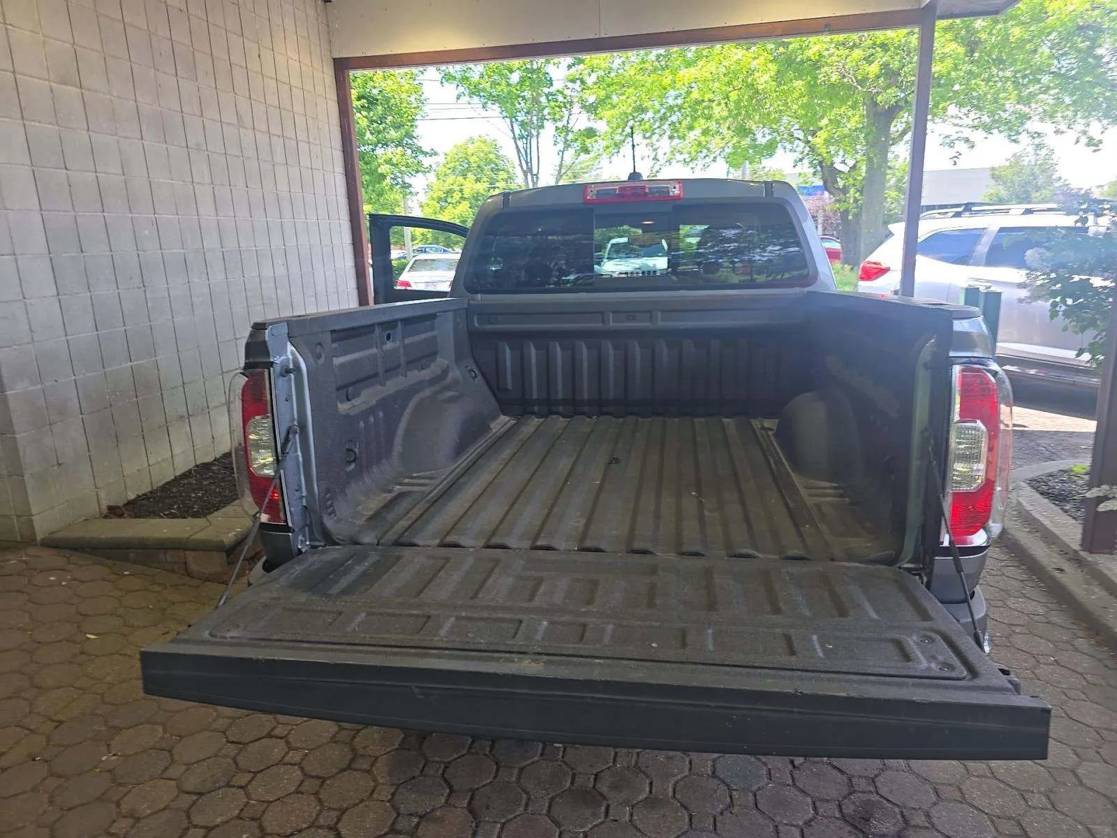 Used 2018 GMC Canyon SLE w/ SLE Convenience Package AWD/4WD image 10