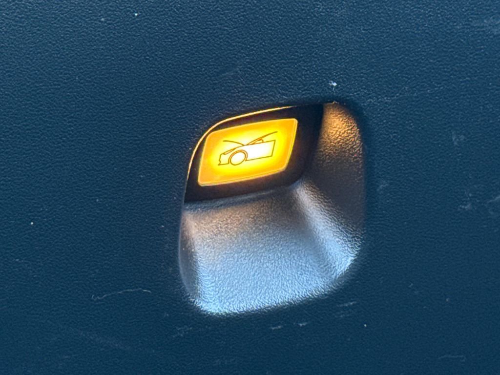 Used 2022 Tesla Model Y Long Range AWD/4WD image 11