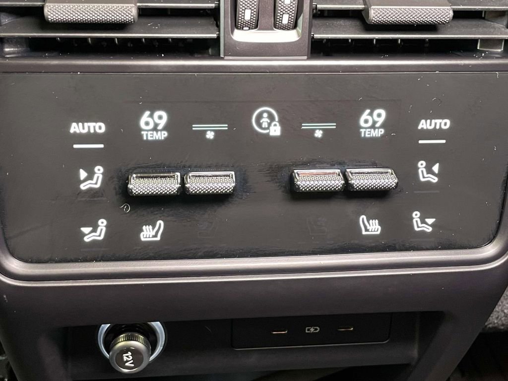 Used 2024 Porsche Cayenne image 26