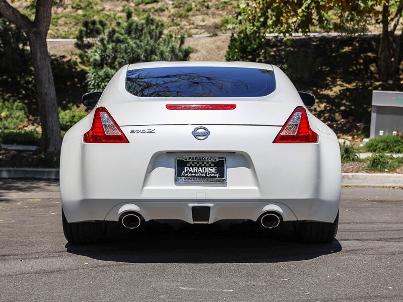 Used 2010 Nissan 370Z Coupe RWD image 4