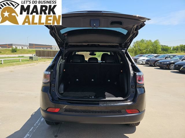 Used 2025 Jeep Compass Latitude w/ Sun & Sound Group AWD/4WD image 25