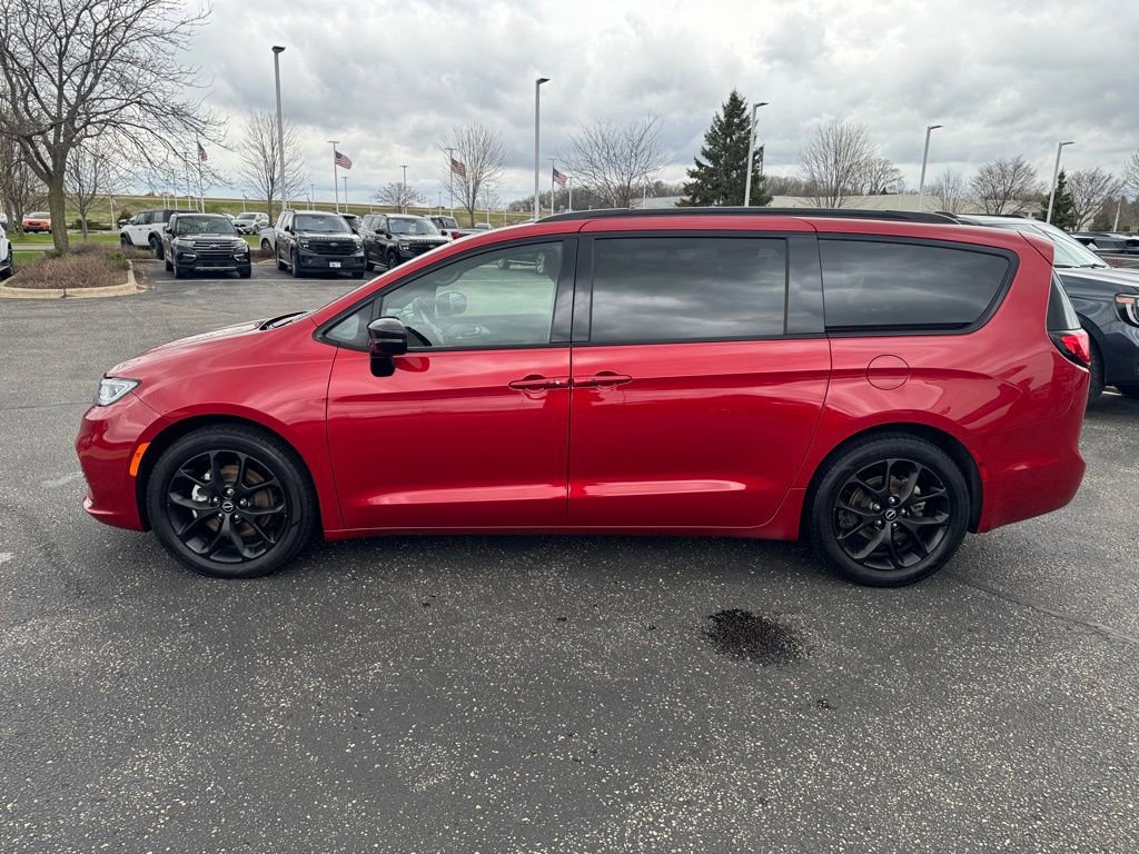Used 2025 Chrysler Pacifica Limited FWD image 4