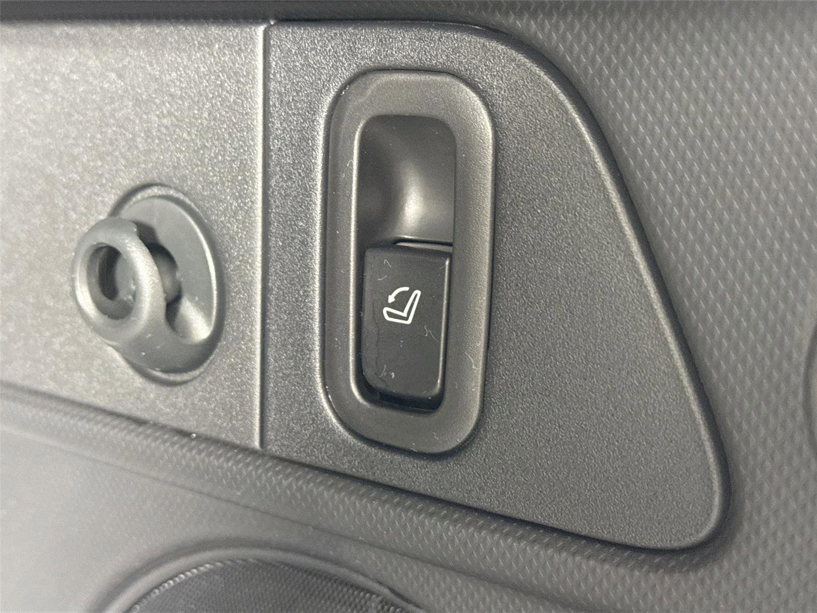 Used 2025 Subaru Forester Limited image 39