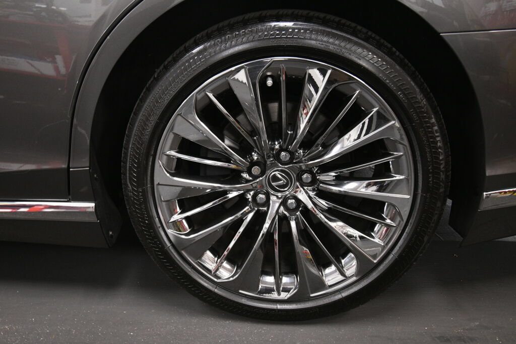 Used 2023 Lexus LS 500 AWD w/ Interior Upgrade Package image 34