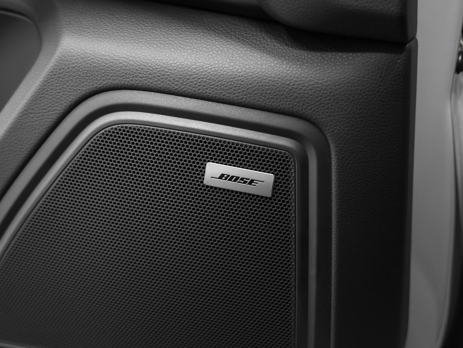 New 2026 Porsche Macan Turbo image 46