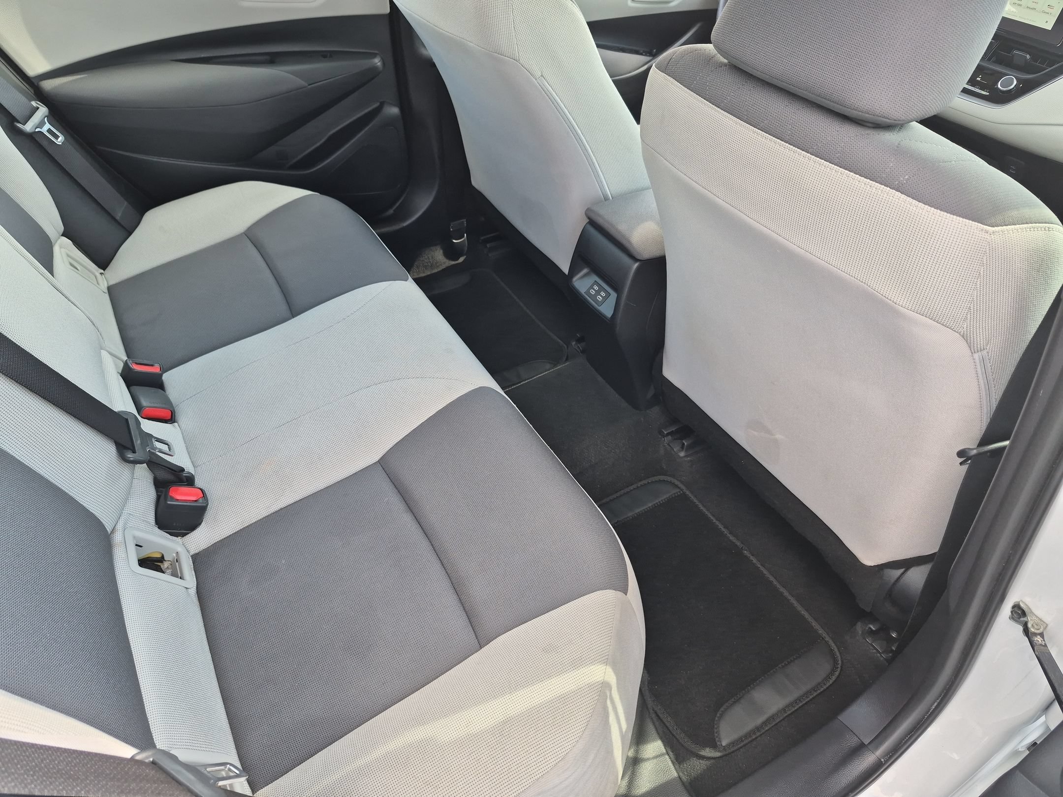 Used 2025 Toyota Corolla LE FWD image 32