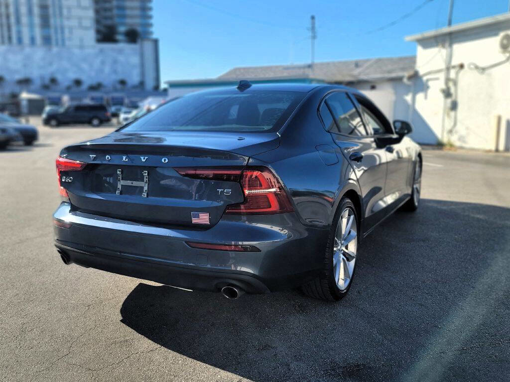 Used 2019 Volvo S60 T5 Momentum w/ Premium Package image 5