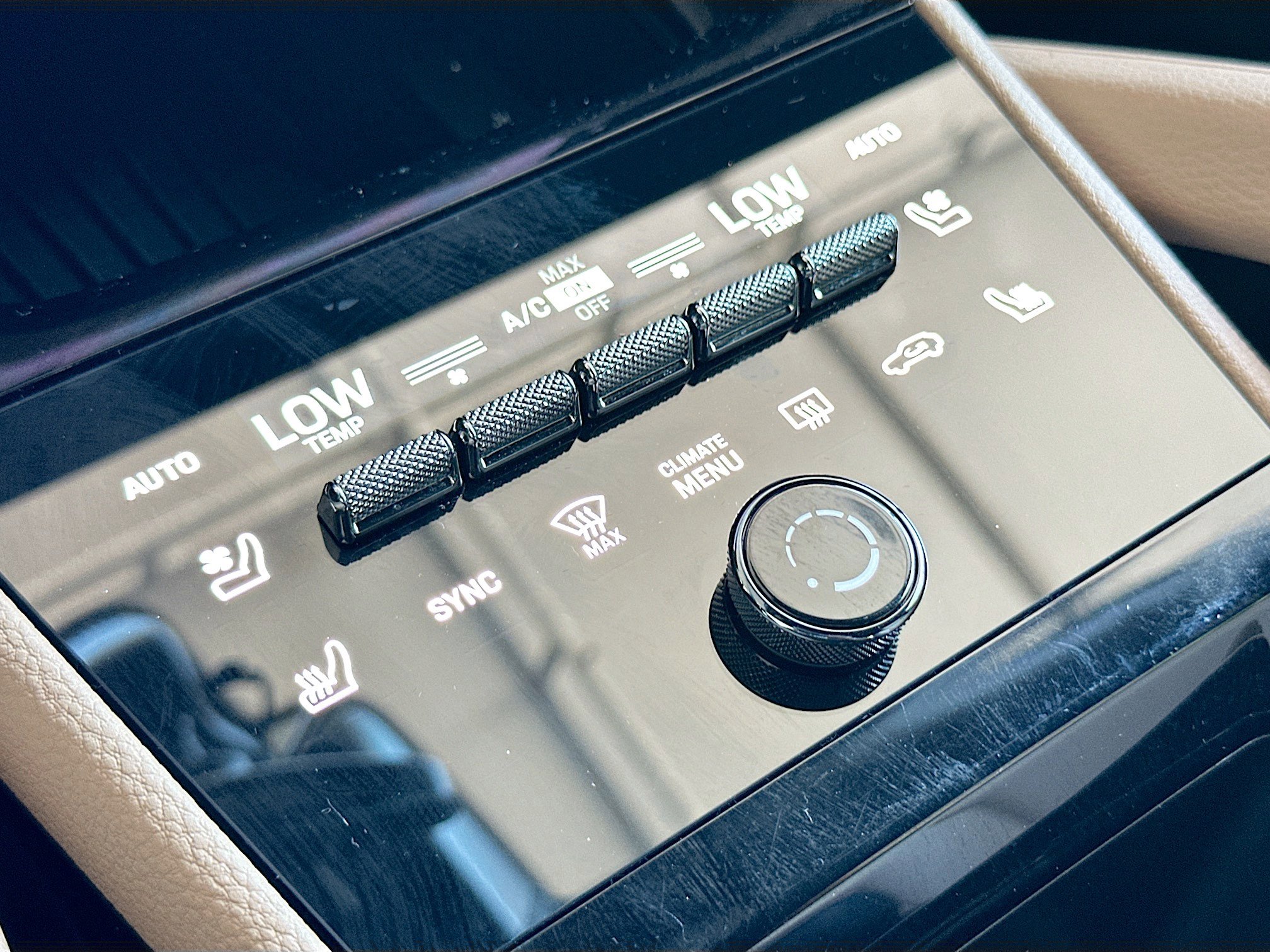 Used 2025 Porsche Cayenne Coupe image 16