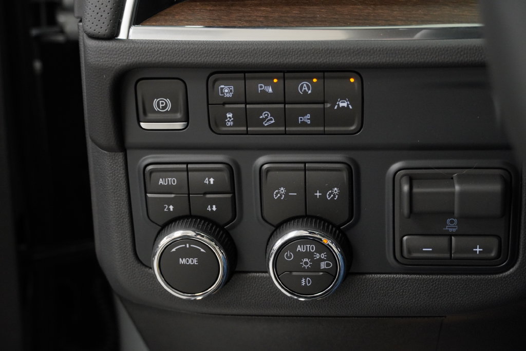 New 2026 Chevrolet Suburban High Country w/ Sun And Tow Package AWD/4WD image 23