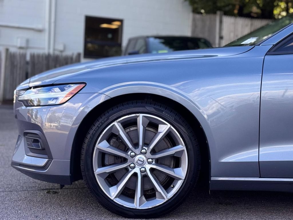 Used 2021 Volvo S60 T6 Momentum AWD/4WD image 11