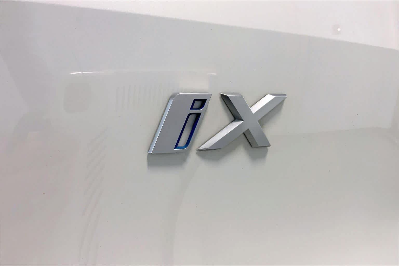 Used 2024 BMW iX xDrive50 w/ Premium Package AWD/4WD image 29