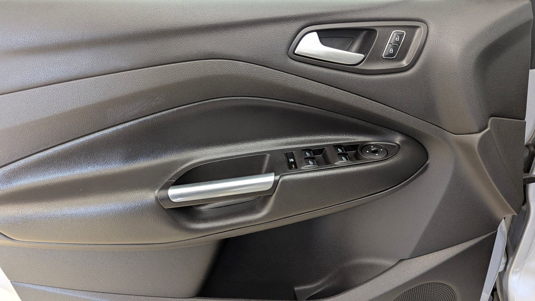 Used 2015 Ford Escape SE w/ SE Chrome Package image 13