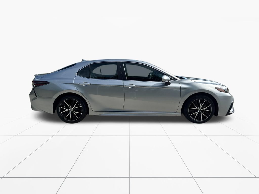 Used 2022 Toyota Camry SE FWD image 9